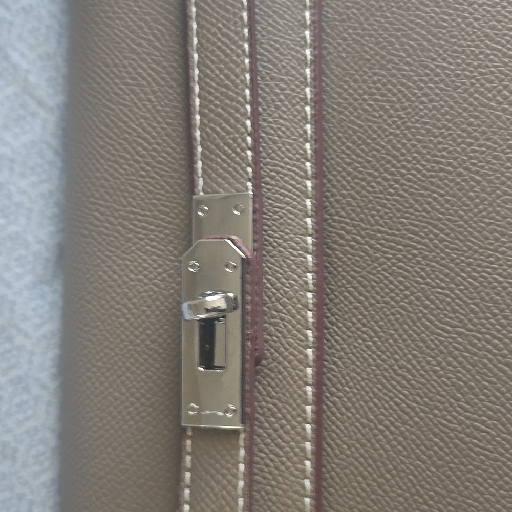 Tan Structured Leather Shoulder Bag with Metal Clasp - Picture 3 of 6